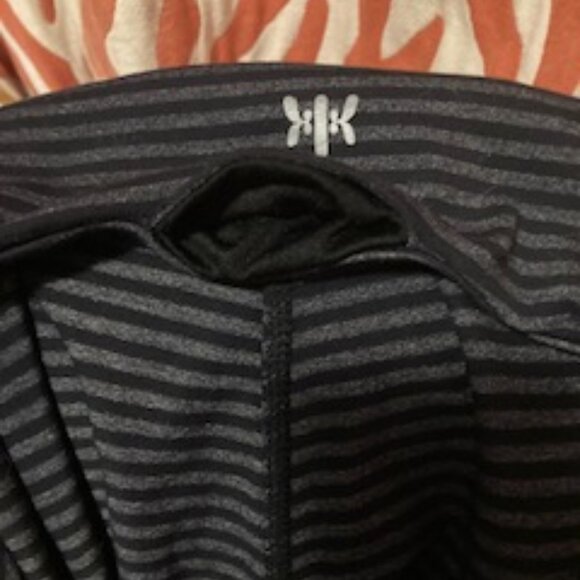 Dark Gray Capris Leggings, ruched calves, reflective seams, back key pocket, Sm. - Picture 6 of 6